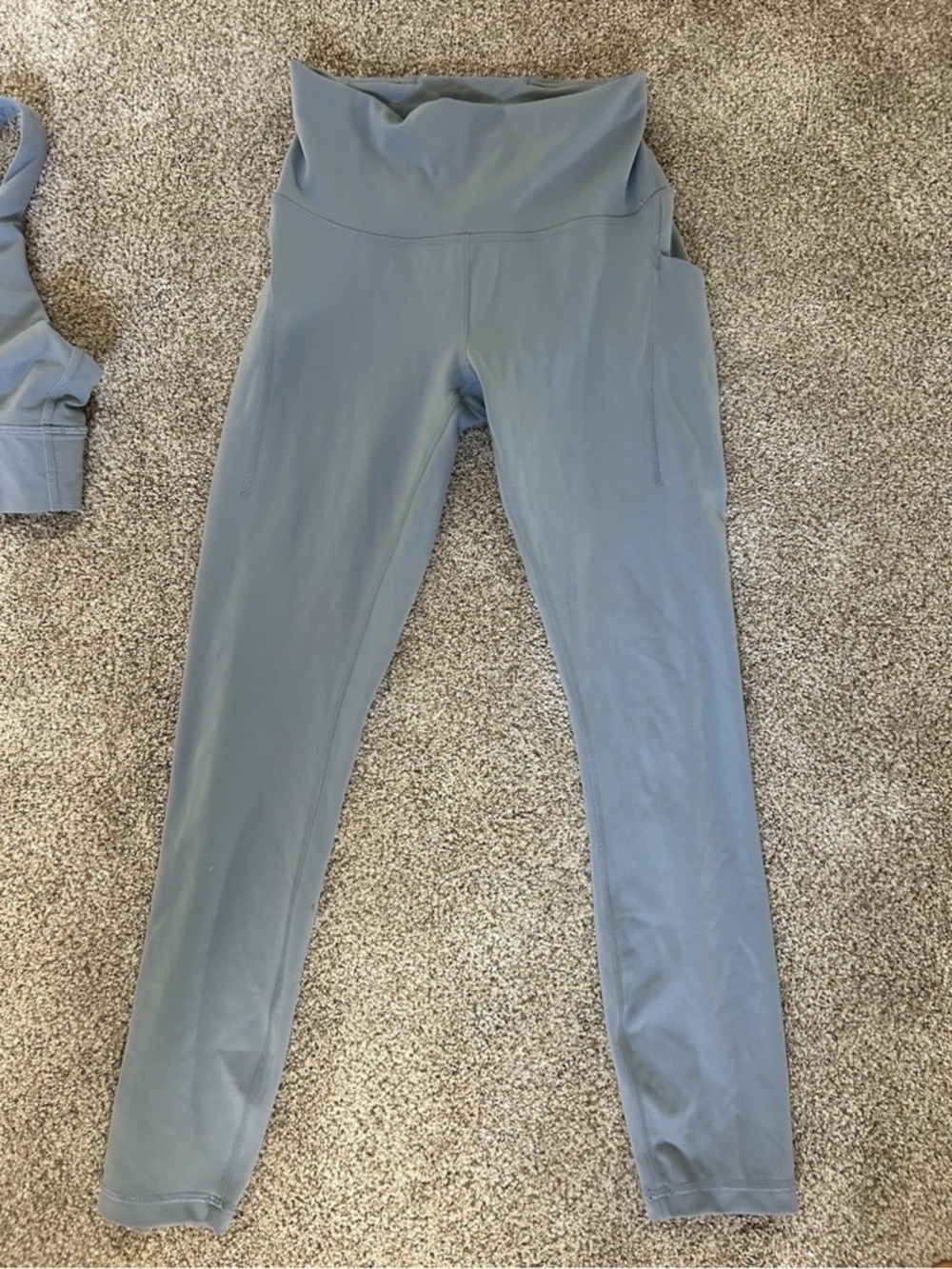 Lululemon high-Waist Light Blue-Grey Leggings, 25 inch size 6